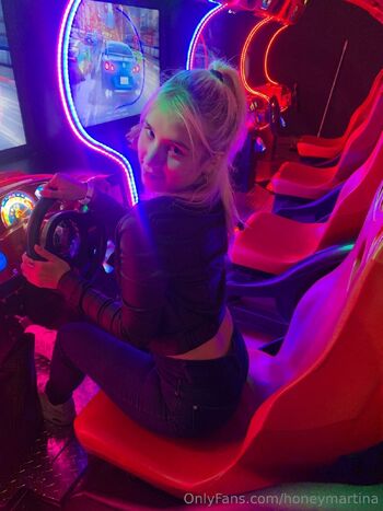 Martina 18 / honeymartina nude photo #14