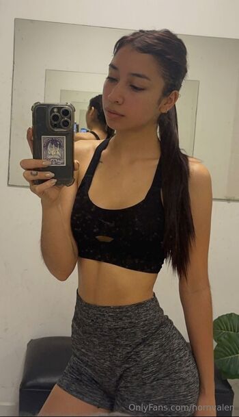 baby valen / hornvalen nude photo #11