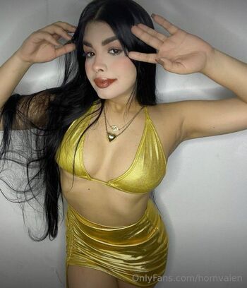 baby valen / hornvalen nude photo #14