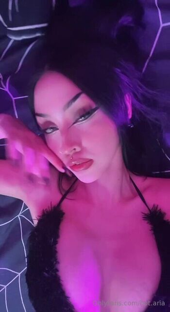 Ari / hot.aria nude photo #1