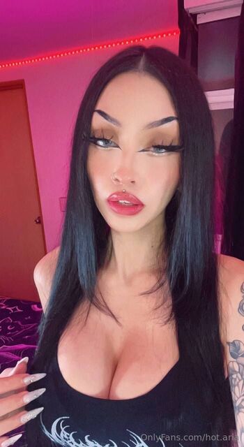 Ari / hot.aria nude photo #6