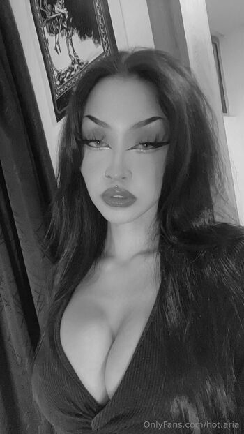 Ari / hot.aria nude photo #7