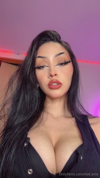 Ari / hot.aria nude photo #9