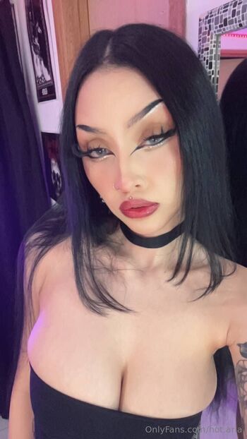 Ari / hot.aria nude photo #15