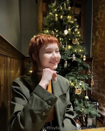 𝑺𝒂𝒓𝒂𝒉 𝑯𝒂𝒓𝒕 / hotblondesarah nude photo #12