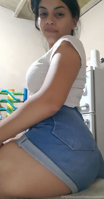 Morena / hotbrunette06 nude photo #1