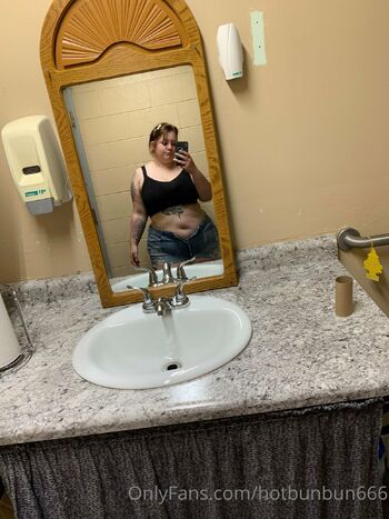 Khri / hotbunbun666 nude photo #4