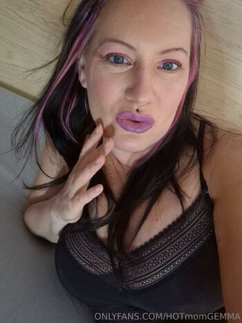 Hot Mom Gemma Smoking M1LF / hotmomgemma nude photo #7