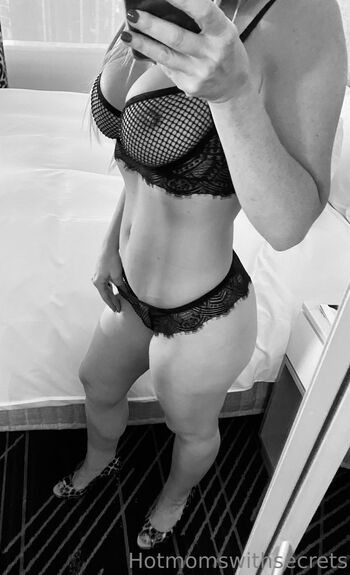 Hotmomofthree / hotmomswithsecrets nude photo #37