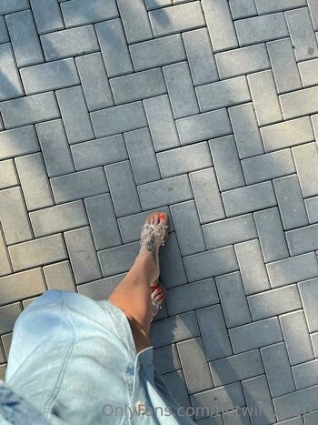 Brunette Hotwife / hotwife2810 nude photo #20