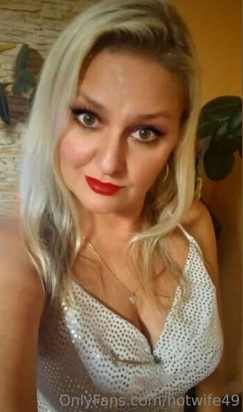 Hot Wife Anic / hotwife49 nude photo #2