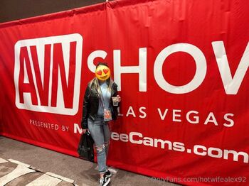 Ale / hotwifealexvip nude photo #3