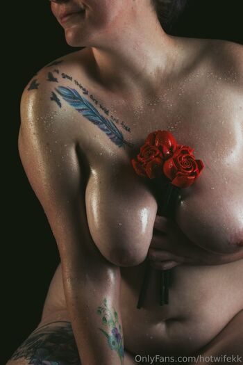 Hotwifek / hotwifekk nude photo #5