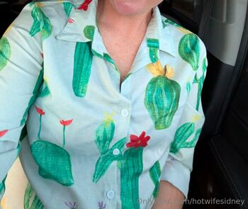 Hotwifesidne / hotwifesidney nude photo #7