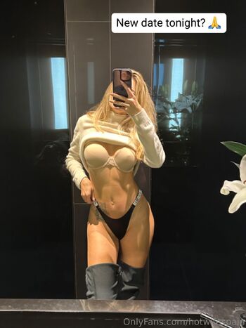 Eva Le / hotwifespain nude photo #5