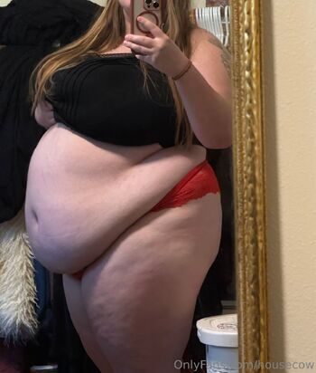 housecow / housecow nude photo #3