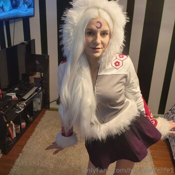 Sara Rorre / housewifelife1 nude photo #1