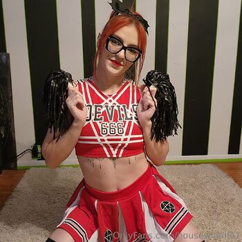 Sara Rorre / housewifelife1 nude photo #20