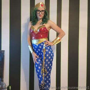 Sara Rorre / housewifelife1 nude photo #37