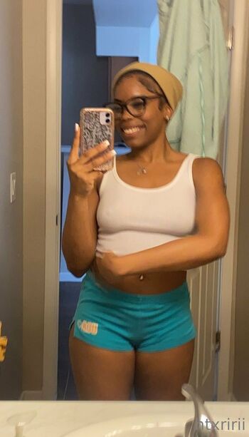 Miyarri Davi / htxriri nude photo #2