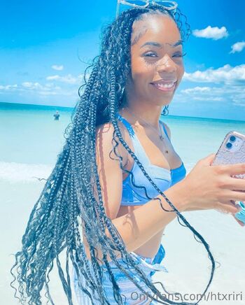 Miyarri Davi / htxriri nude photo #7