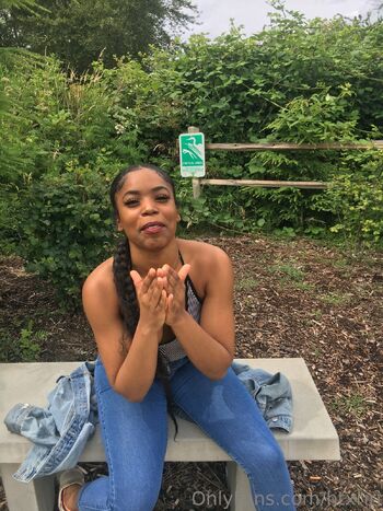 Miyarri Davi / htxriri nude photo #15