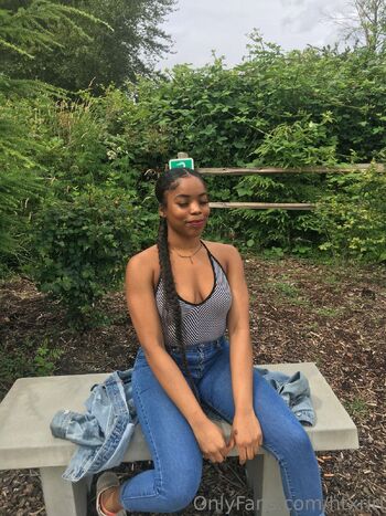 Miyarri Davi / htxriri nude photo #16