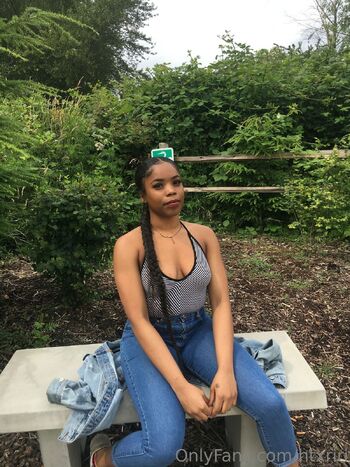 Miyarri Davi / htxriri nude photo #17