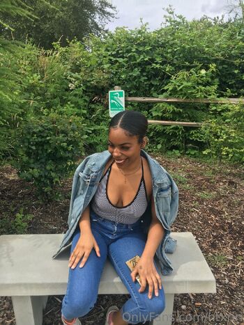 Miyarri Davi / htxriri nude photo #18