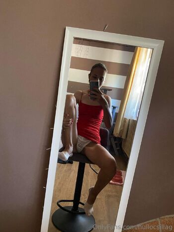 Hullócsilla / hullocsillag nude photo #22