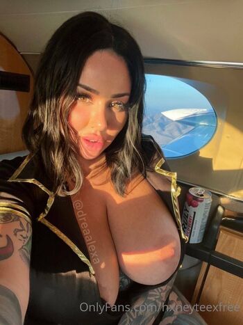 𝐈𝐓𝐒 𝐌𝐘 𝐁𝐈𝐑𝐓𝐇𝐃𝐀𝐘 / hxneyteexfree nude photo #1