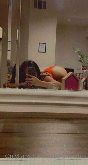 𝐈𝐓𝐒 𝐌𝐘 𝐁𝐈𝐑𝐓𝐇𝐃𝐀𝐘 / hxneyteexfree nude photo #20