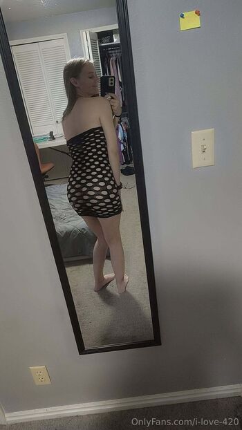 Its me / i-love-420 nude photo #3