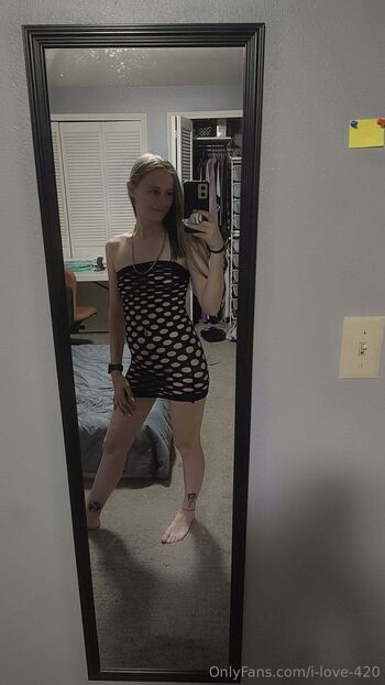 Its me / i-love-420 nude photo #4