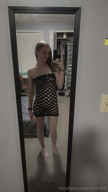 Its me / i-love-420 nude photo #5