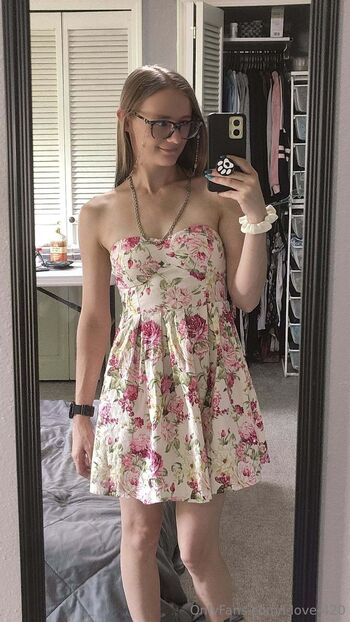 Its me / i-love-420 nude photo #24