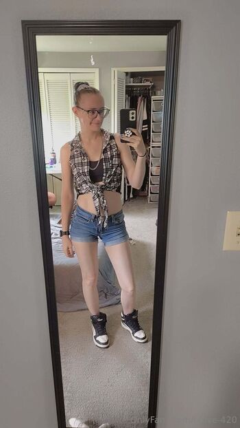 Its me / i-love-420 nude photo #26