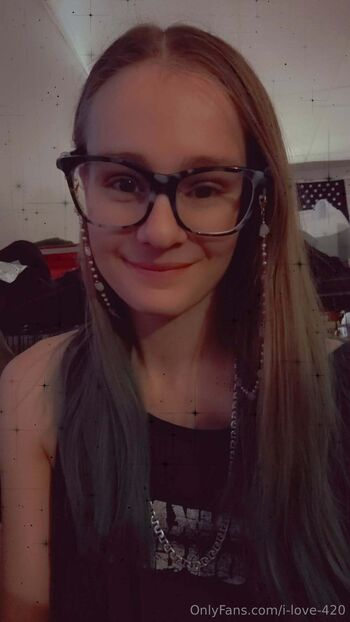 Its me / i-love-420 nude photo #27