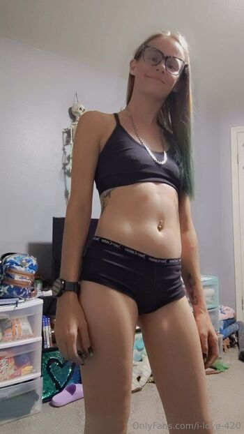 Its me / i-love-420 nude photo #28