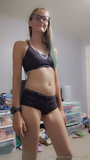 Its me / i-love-420 nude photo #29