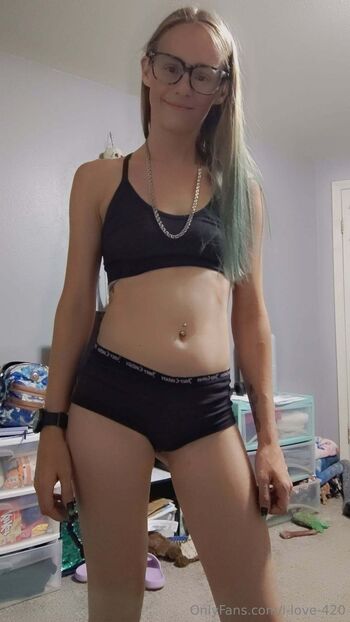 Its me / i-love-420 nude photo #30