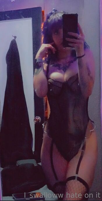 I_swallow / i_swalloww nude photo #6