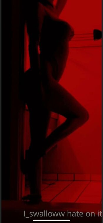 I_swallow / i_swalloww nude photo #28