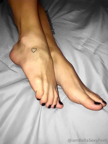 IamBellaSexyFee / iambellasexyfeet nude photo #17