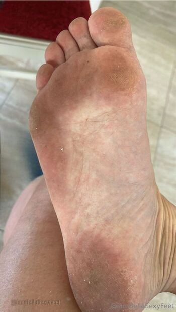 IamBellaSexyFee / iambellasexyfeet nude photo #22