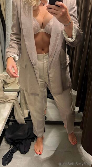 IamBellaSexyFee / iambellasexyfeet nude photo #38