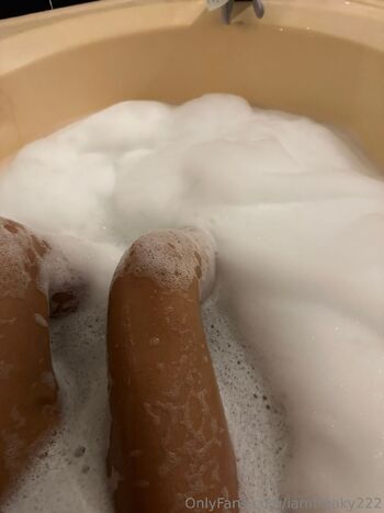 ittybitt / iamfreaky222 nude photo #1