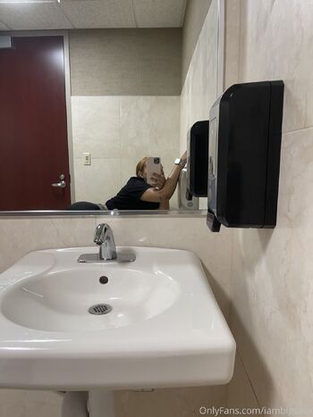 ittybitt / iamfreaky222 nude photo #10