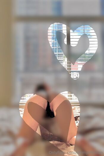 Jill-ian / idkmybffjillian nude photo #1