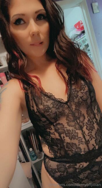 Jill-ian / idkmybffjillian nude photo #2